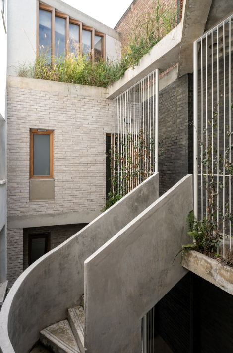 Demolition of an existing property and construction of a new mixed-use development comprising 4 apartments with retail accommodation at ground floor level. Construart acted as Main Contractor, delivering the project from demolition through to full construction and final finishes