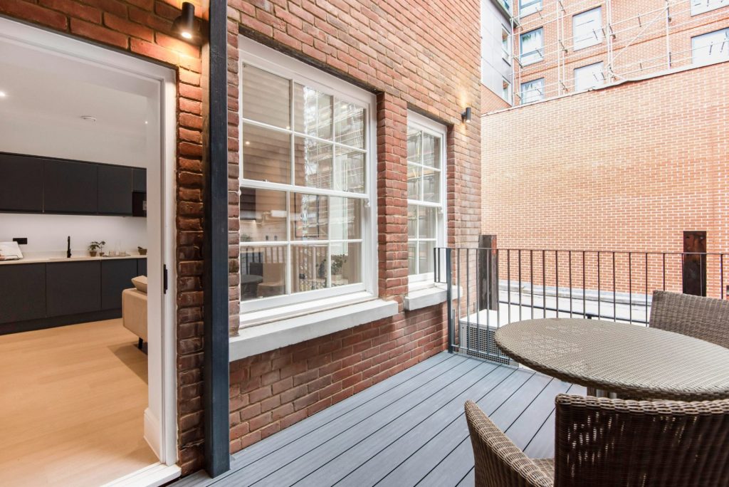 Conversion of a 3-storey office building into 14 residential units on a prominent high street location in Reading, delivered from initial strip-out through to full internal fit-out and finishing works.