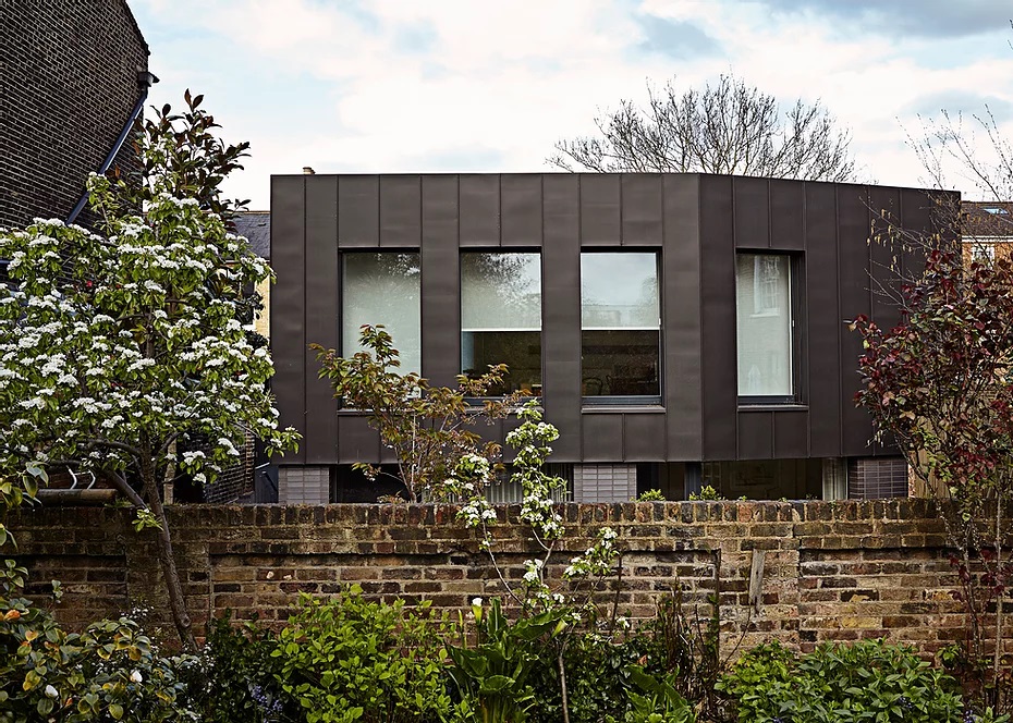 Construction of a new single dwelling designed to Passivhaus standards.

The project incorporates high levels of insulation, airtight construction and controlled ventilation, delivering a low-energy, high-performance residential building.