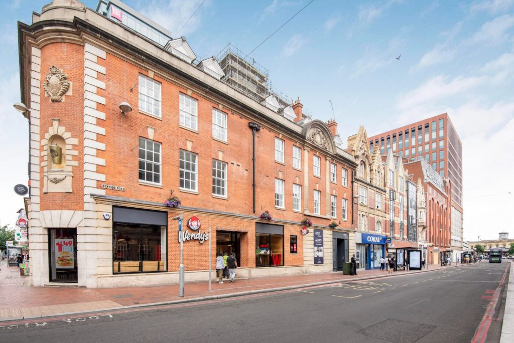 Conversion of a 3-storey office building into 14 residential units on a prominent high street location in Reading, delivered from initial strip-out through to full internal fit-out and finishing works.