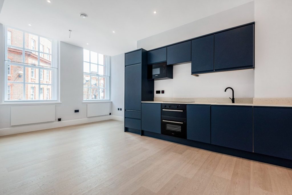 Conversion of a 3-storey office building into 14 residential units on a prominent high street location in Reading, delivered from initial strip-out through to full internal fit-out and finishing works.
